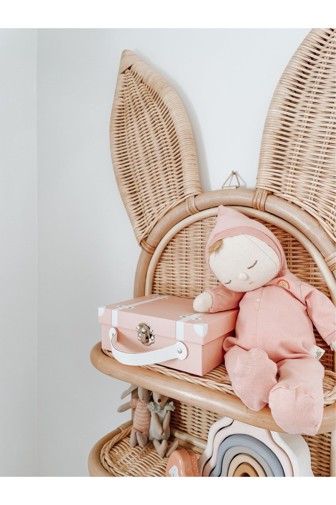 inkah rattan bunny shelf 